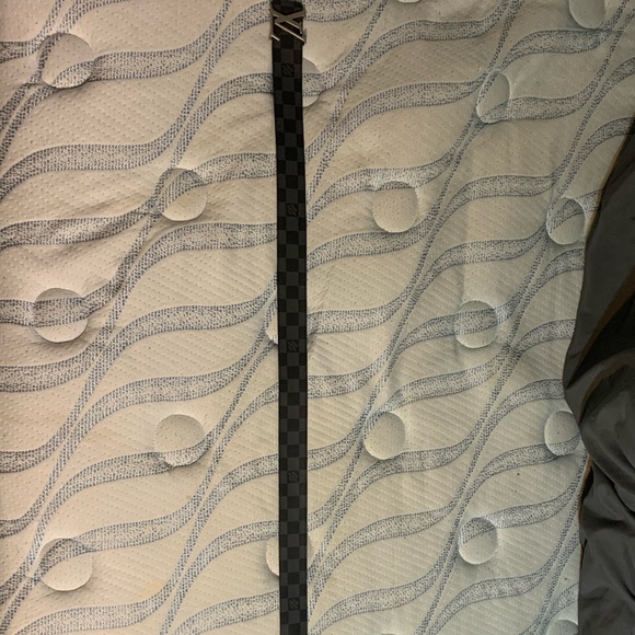 LOUIS VUITTON LV INITIALES 40MM REVERSIBLE BELT - Picture 2 of 9